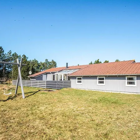 10 Person In Bl Vand Blåvand